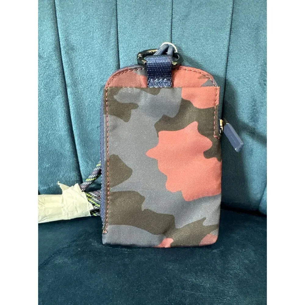 NWT Lululemon Wearable Card Case Camo